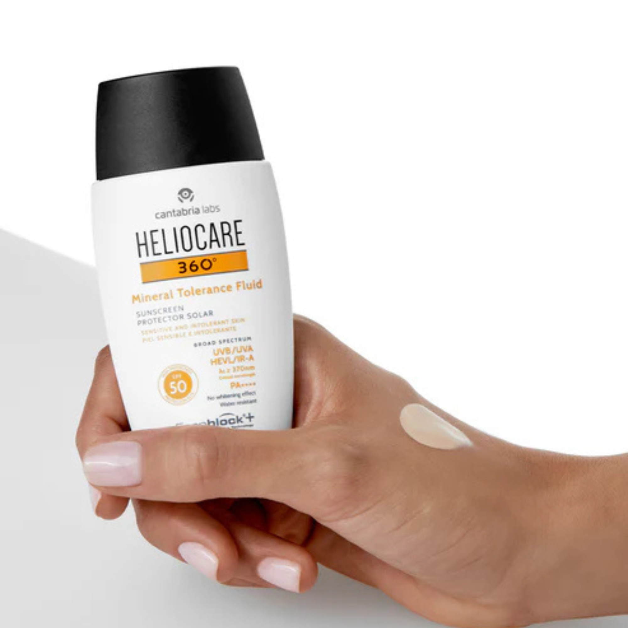 HELIOCARE 360° Mineral Tolerance Fluid SPF50 hand image